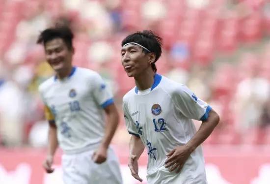 鹿晗踢球明星队,鹿晗踢球什么水平