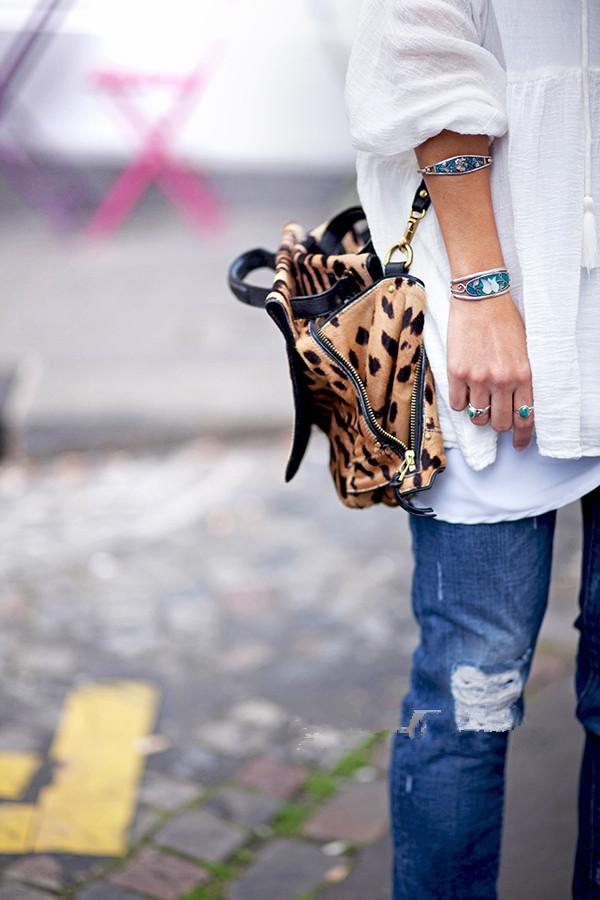 白T桖+牛仔裤，最简单品如何穿出明星范？