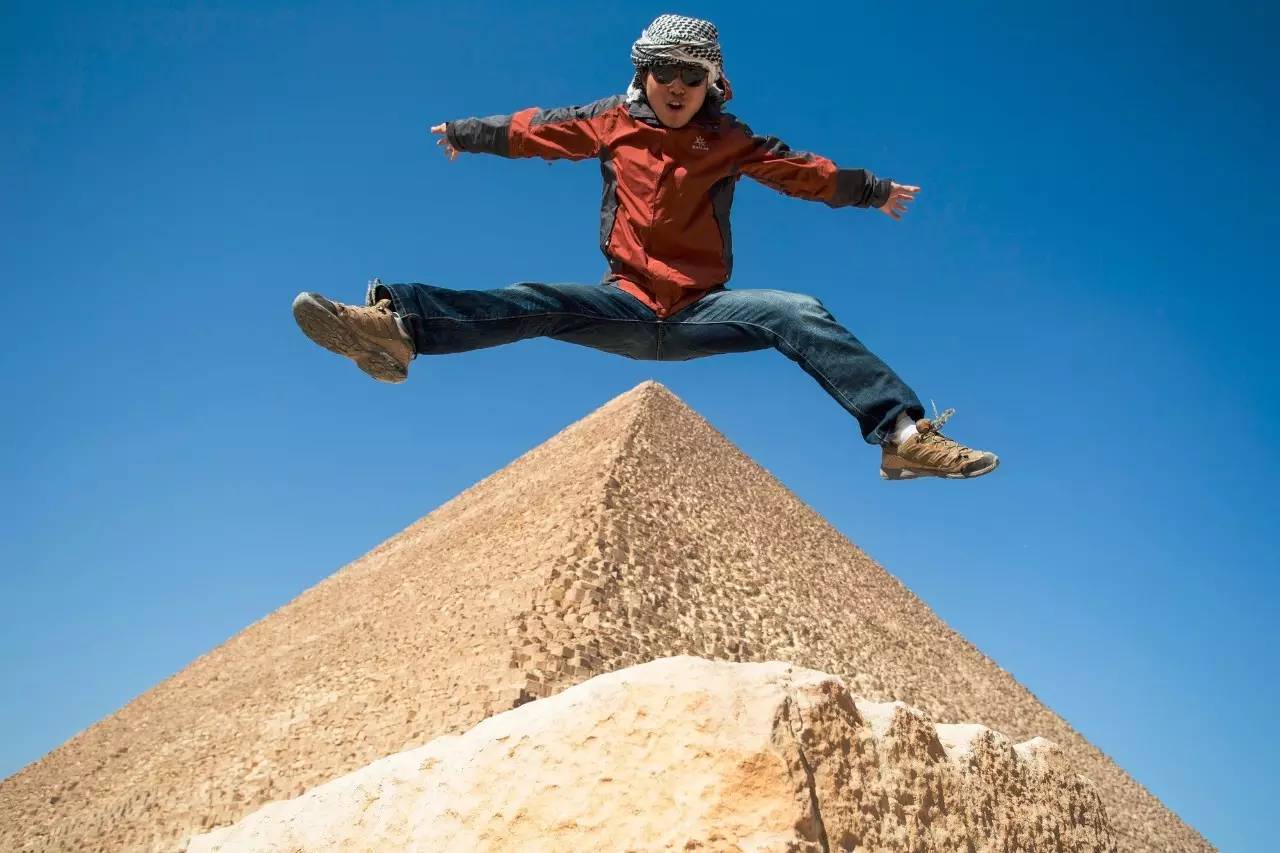 一个陕西汉子花7万元环游地球1圈,还带回一个美国女友!