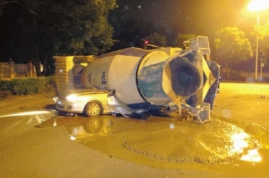 新手下雨天跑高速注意什么呢,新手开夜车上高速注意哪些事项