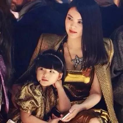 黄多多烧钱式教育,黄多多年薪多少钱