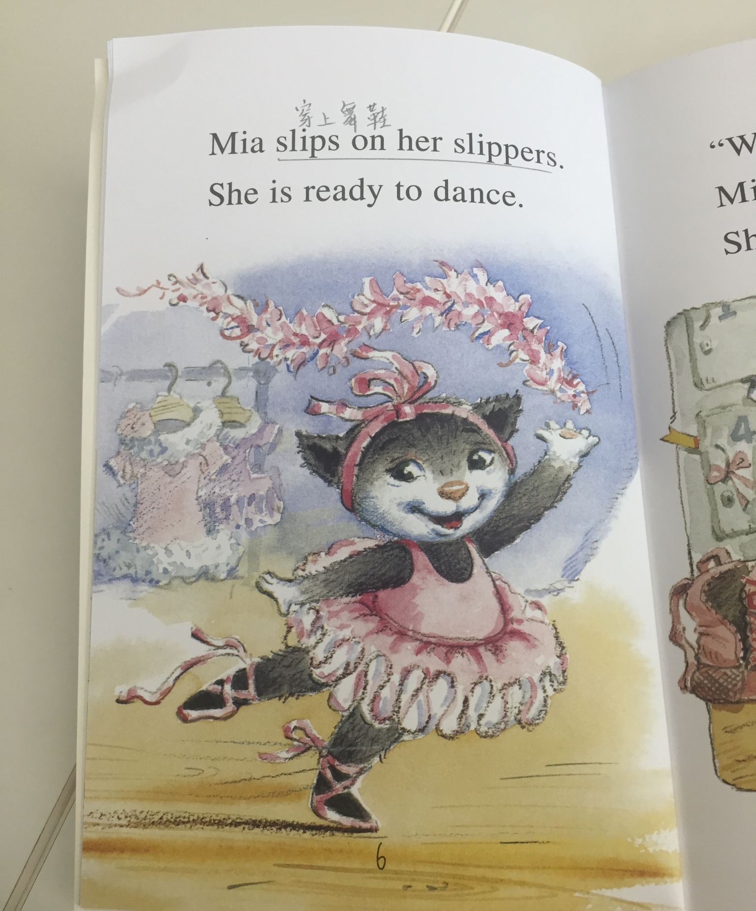 跟小猫Mia绘本学跳舞相关的英文,服装、舞蹈动作应有尽有