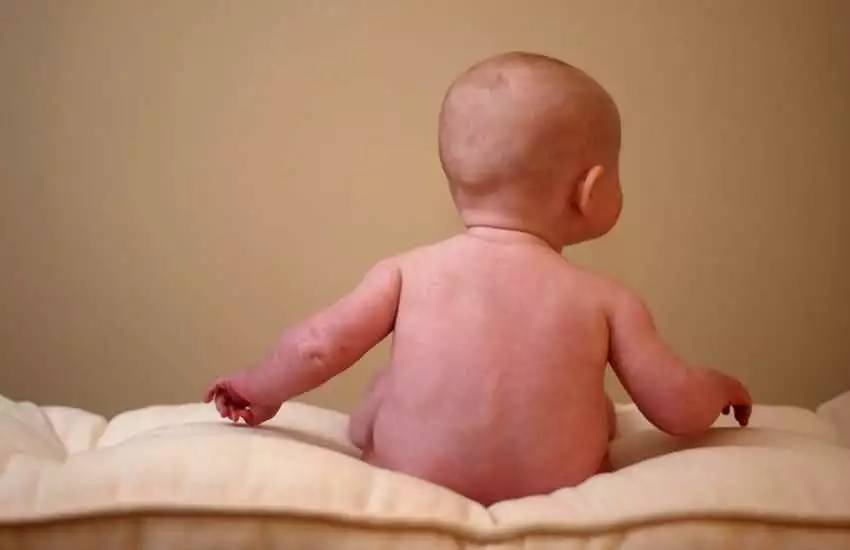 9个月女婴因纸尿裤高烧28天,宝宝也会尿路感染