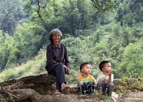 该把孩子丢给老人带吗,把孩子丢了给老人带什么心态