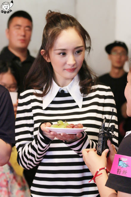 杨幂周一见!最会穿衣的女神*服私**都不过500元