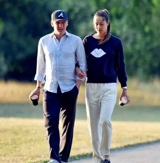 网坛最美的伊万嫁人了，这是“小猪”欧洲杯出局后最开心的时刻！