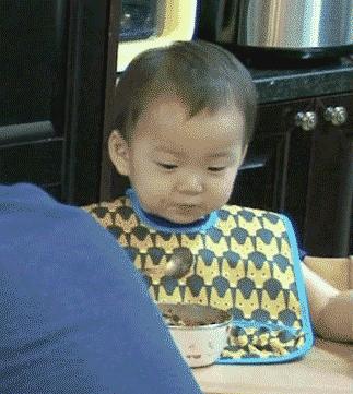 躲过宋仲基没躲过宋明国！那些年刷爆我们表情包的萌娃们