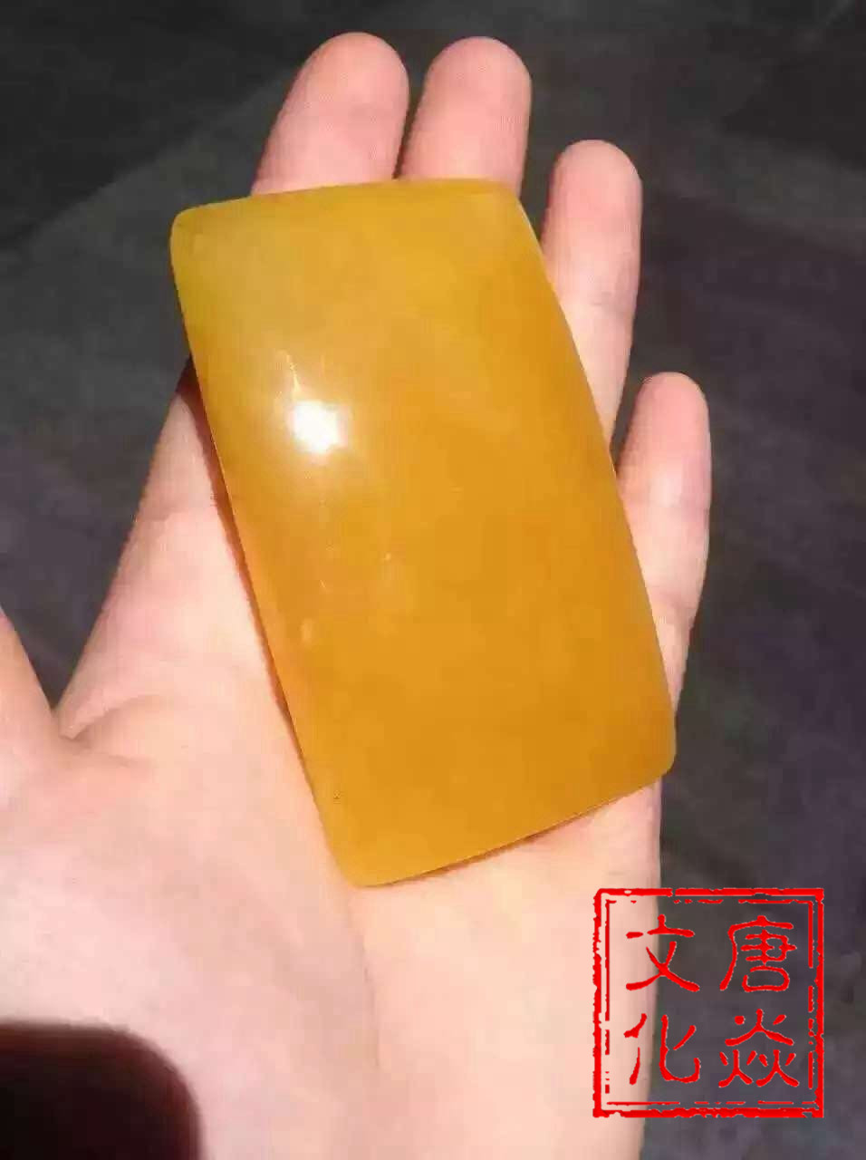 鸡油黄蜜蜡吊坠价格多少,顶级蜜蜡鸡油黄长什么样