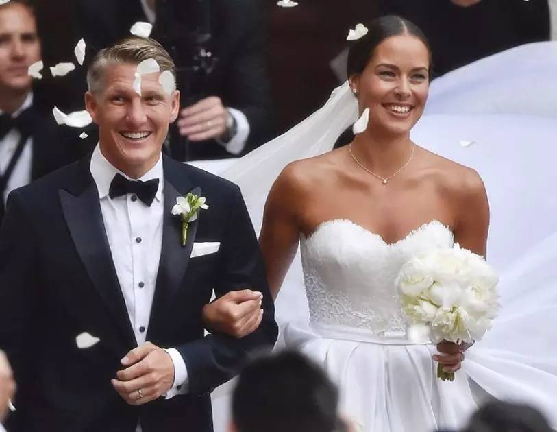 网坛最美的伊万嫁人了，这是“小猪”欧洲杯出局后最开心的时刻！