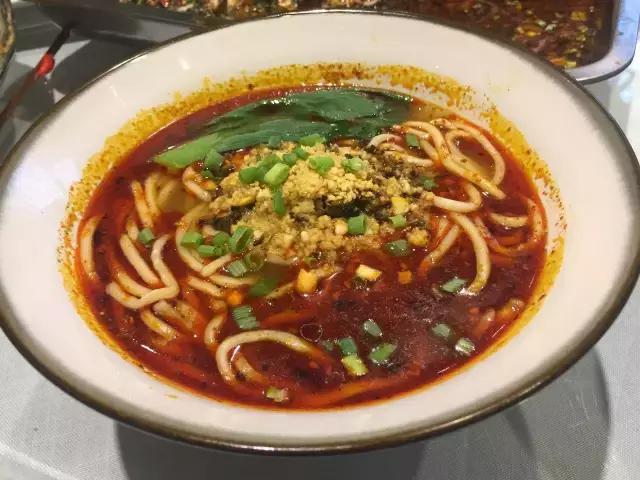 成都烧烤没和你闹！来来来，撸了这一杯，还有三杯……