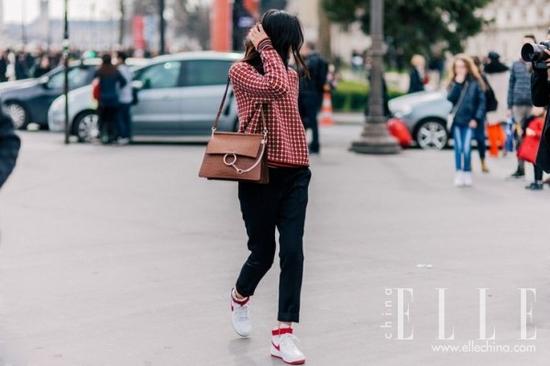 时装秀超模大表姐刘雯气质不一般,最新大表姐刘雯穿搭鞋子