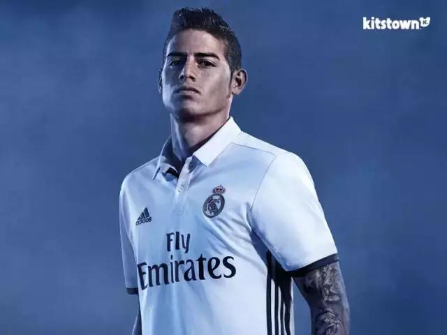 皇马球员与巴萨球员换球衣,西甲皇马不敌巴萨客场球衣