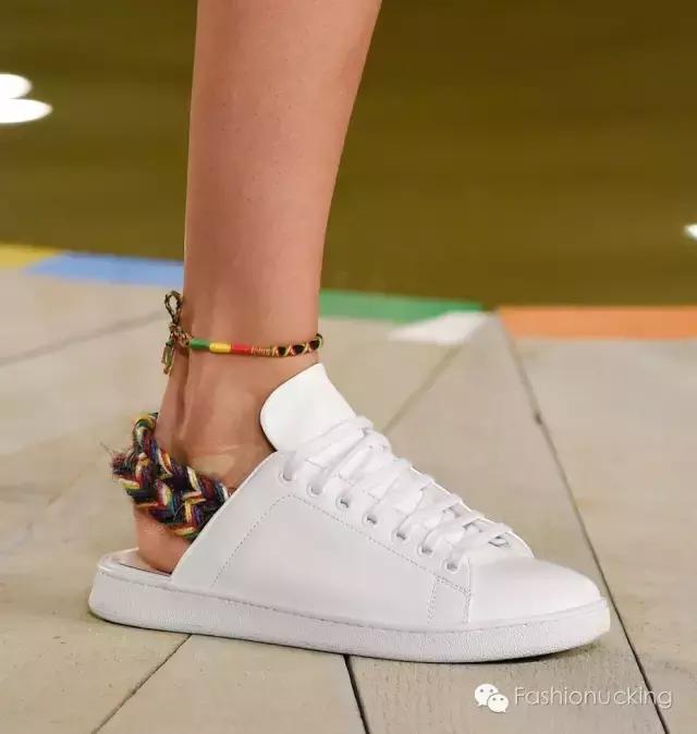 听说,脚踝链和鞋子更配哦