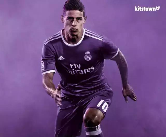 皇马球员与巴萨球员换球衣,西甲皇马不敌巴萨客场球衣