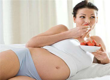 怀孕脸上长了一块黑斑怎么回事,怀孕了脸上长黑斑怎么回事