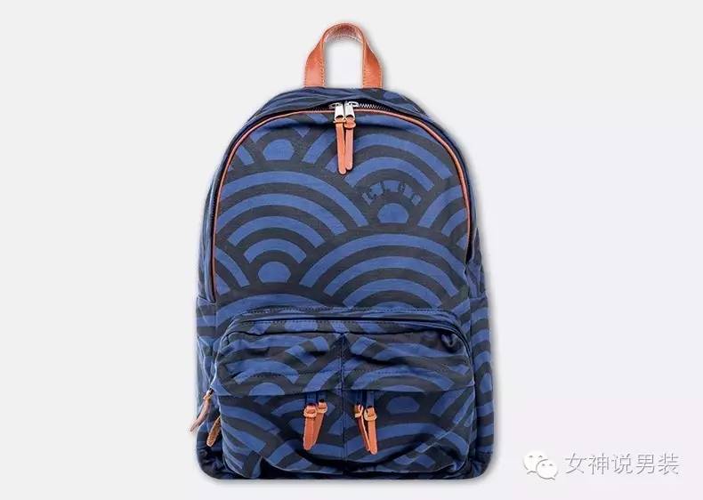 男士夏天如何背包,男士背包正确方法图解
