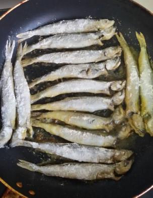 香煎多春鱼老东北,锡纸香煎多春鱼