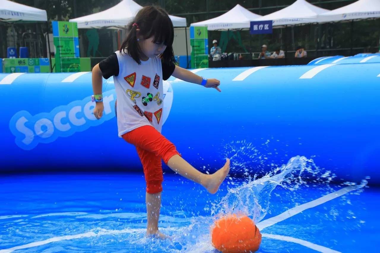 首届少儿足球嘉年华,萌娃乐翻天哈尔滨