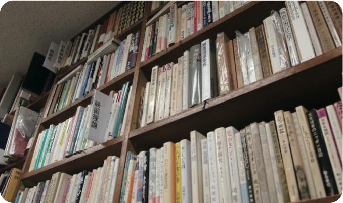 孙中山和周恩来都爱逛的那条街，有一家97年不变的书店。