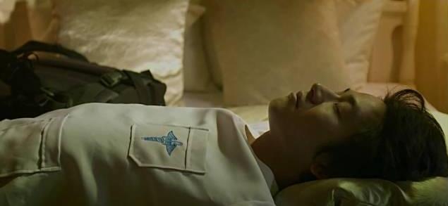 亲吻爱抚别人的新娘遭报应，这爱情来得有点重口惊悚