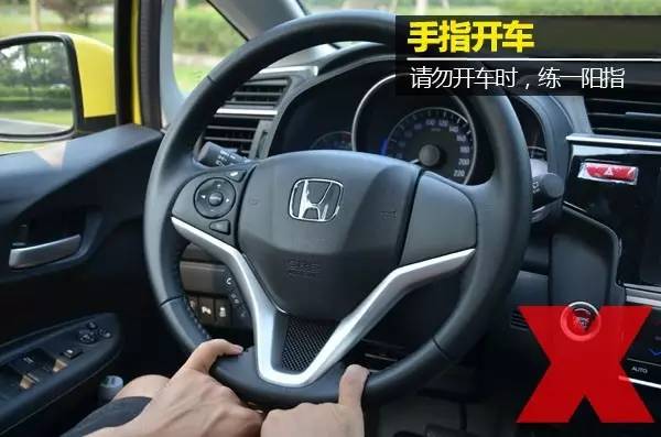 方向盘正确握法和打法,安全打方向盘