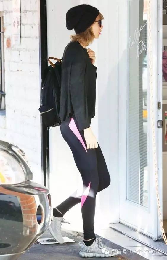 你知道就算大雨让整座城市颠倒你还可以解放双手背双肩包