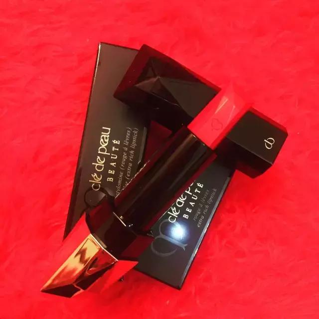 你的唇太美，我无从下手。