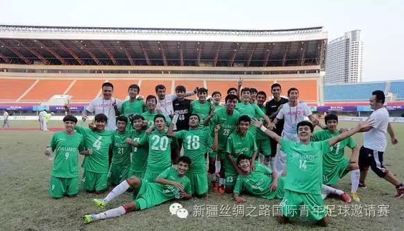 白马呼啸聚天山雪莲花开争斗艳