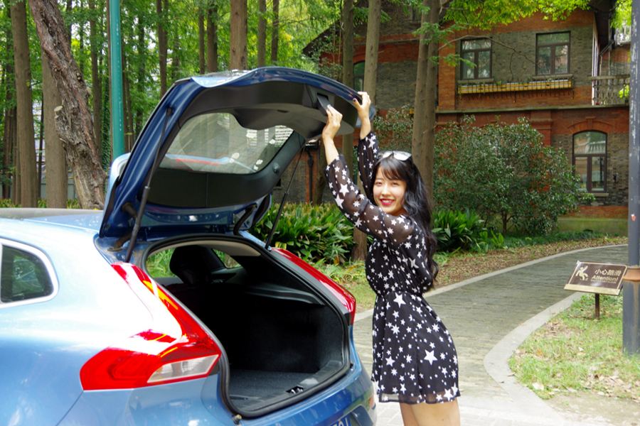 污！美女设计师竟然最喜欢V40的那个部位！