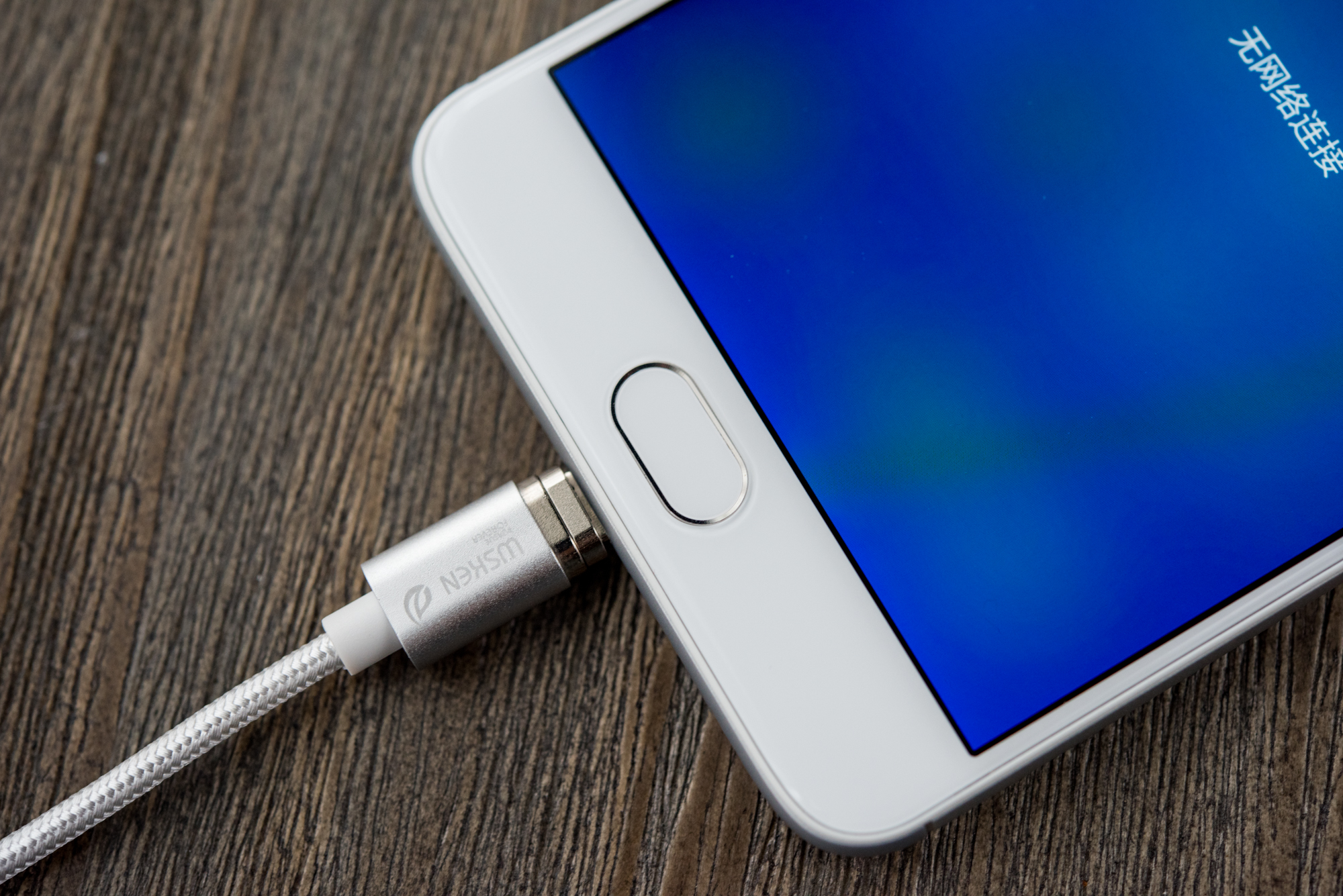 轻松插拔随心享受移动便利,轻松拔插座