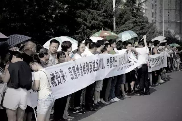 爸爸我来接你回家,宝贝快醒来爸爸带你回家