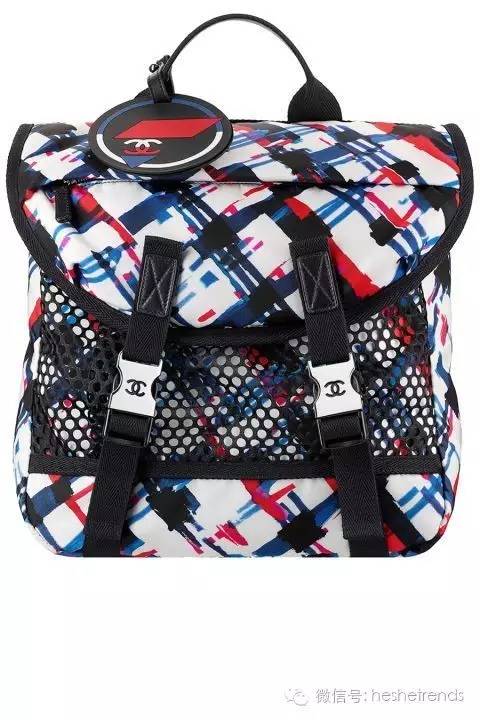 你知道就算大雨让整座城市颠倒你还可以解放双手背双肩包