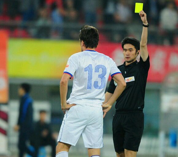 盘点上赛季中超联赛的争议判罚,中超球迷评价比赛