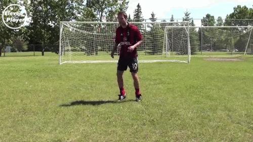 足球技巧8种最为实用的,足球防球的技巧