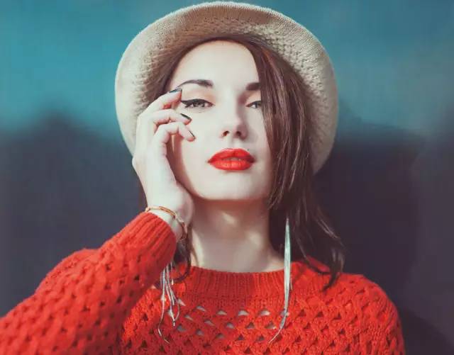 世上没有什么事情是一只口红不能解决的！如果有，那就是两只！