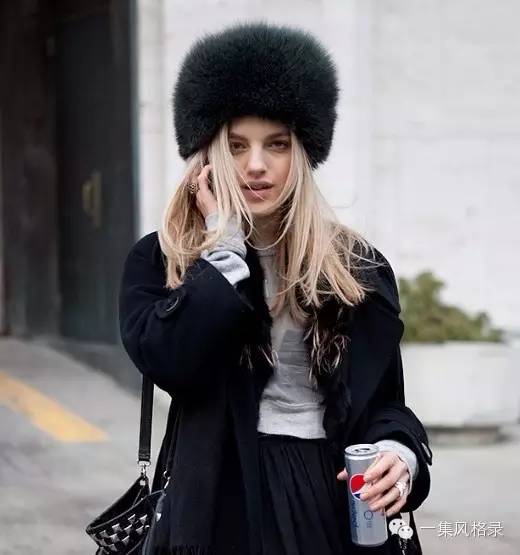 公司年会礼服鞋子怎么搭配,年会晚宴着装要求通知