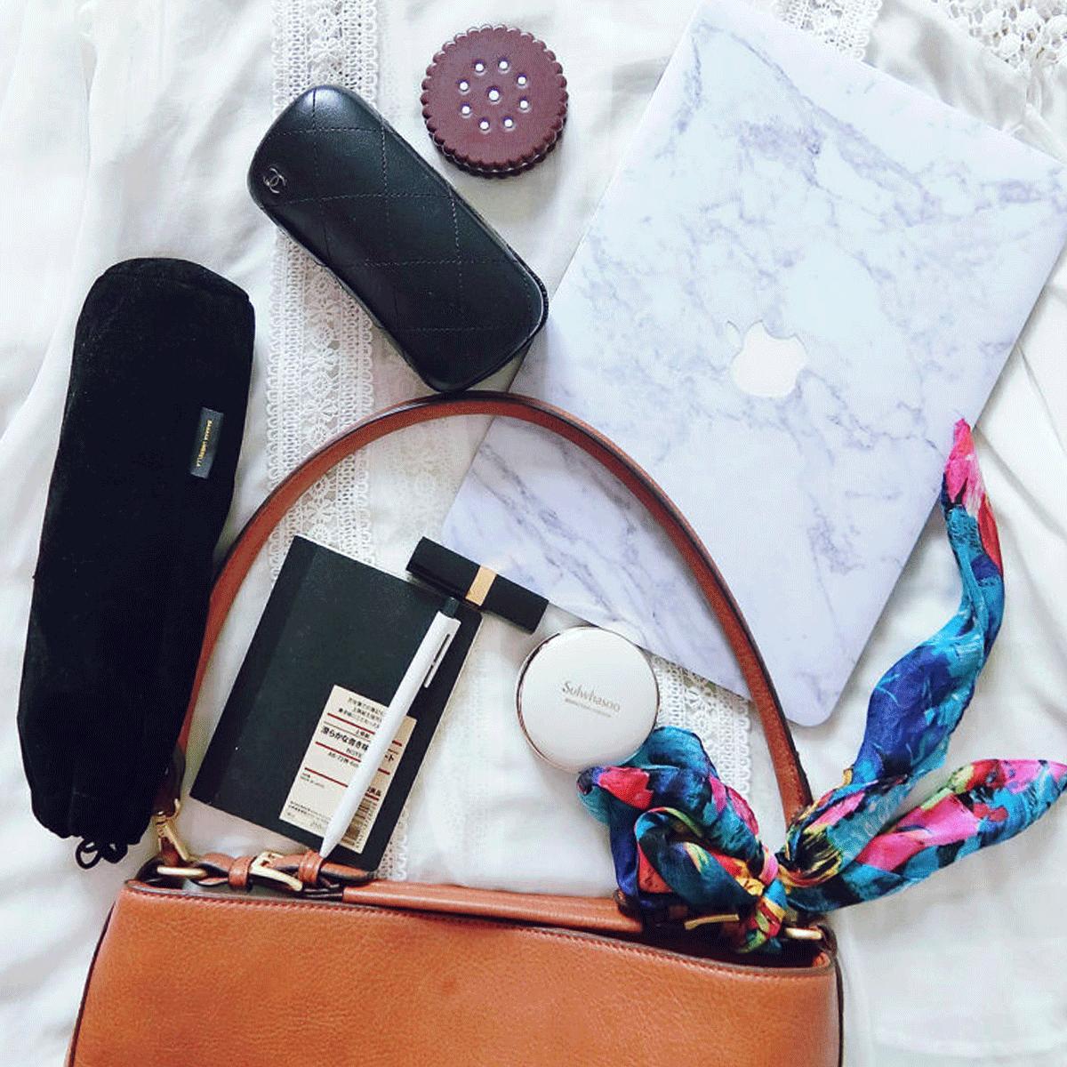 粉丝寄来了一箱包包,粉丝发来的包裹