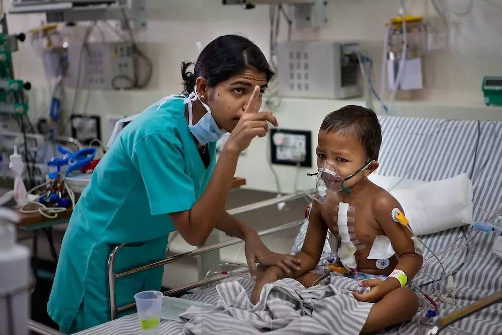 让克利夫兰刮目相看，这家“劫富济贫”的印度医院赢得了全球尊重|奇点实力派