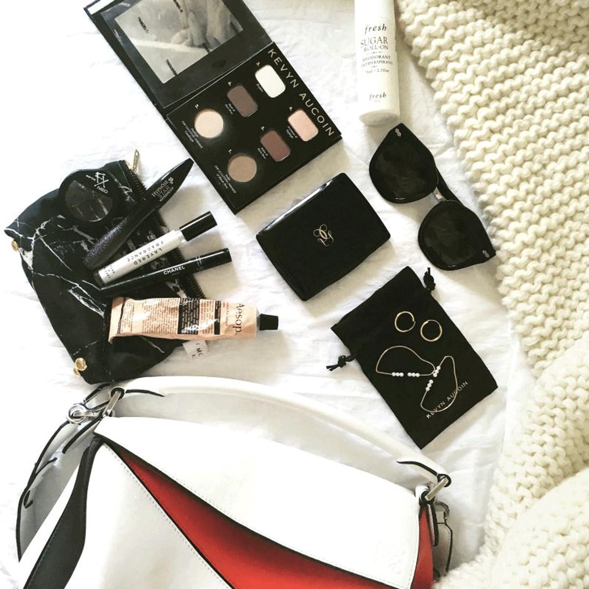 粉丝寄来了一箱包包,粉丝发来的包裹