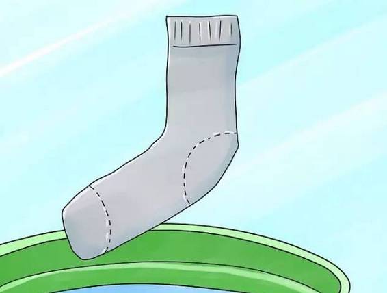 衣服褶皱没熨斗怎么办,衣服有褶皱没有熨斗怎么办