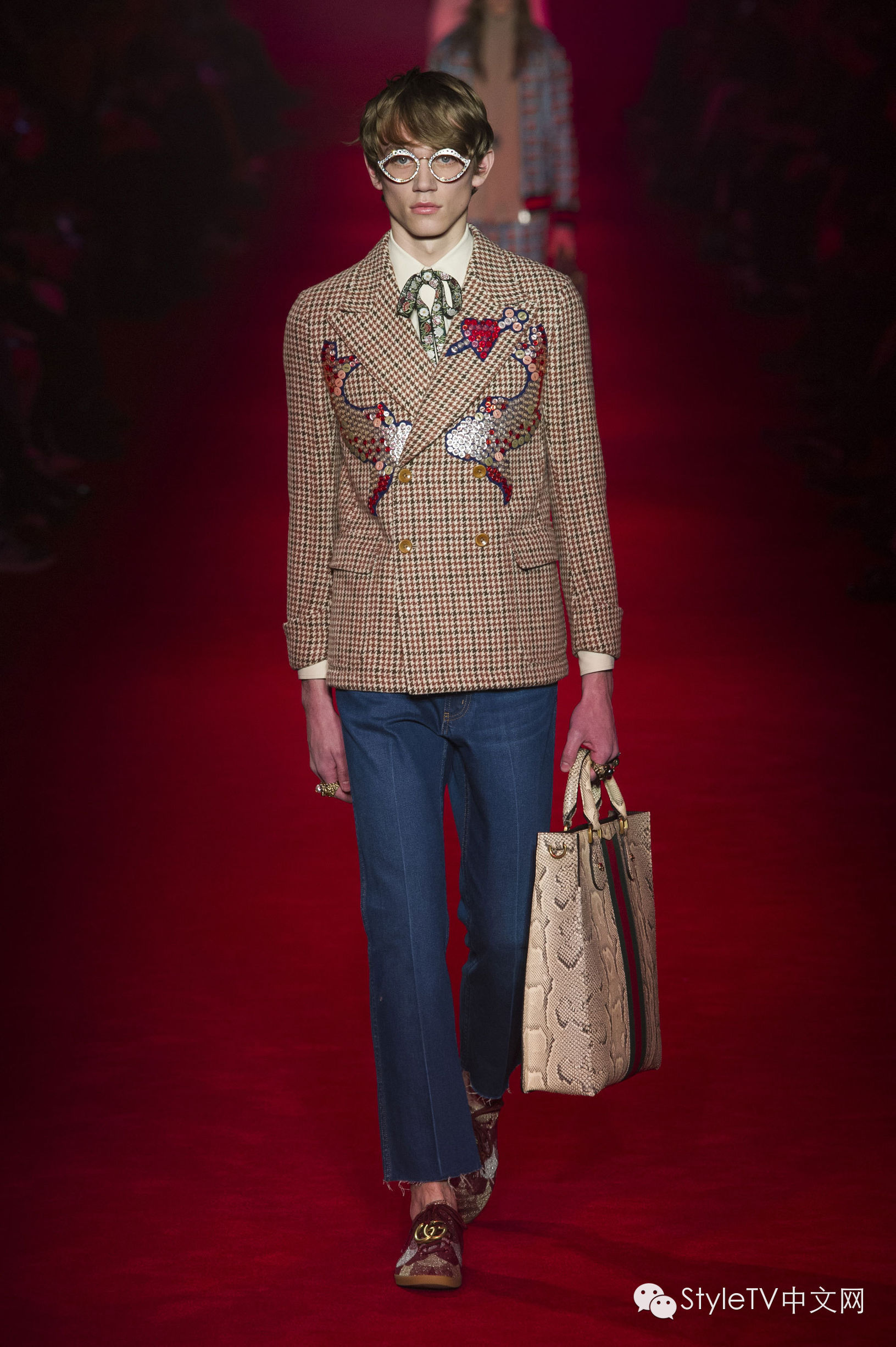 美cry！窥探躲在GUCCI后台的少男少女们