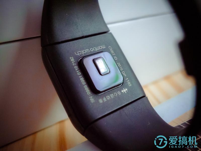 乐心运动手表充电,乐心运动手表显示实时数据