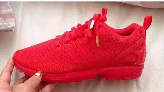 球鞋/最爱脚下那抹红，今夏潮人都得踩个它