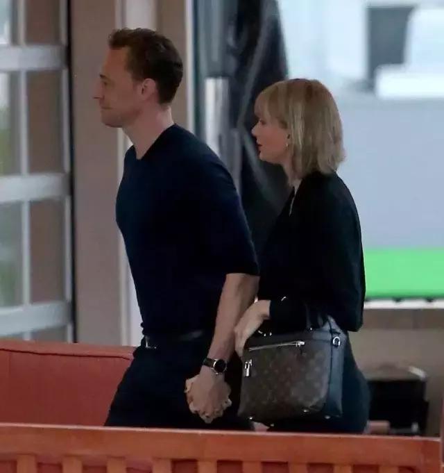 lv最新款脑洞也太大了吧,lv新款比之前多了两条线