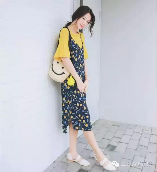 吊带裙有点露怎么穿,吊带裙太露了怎么搭配