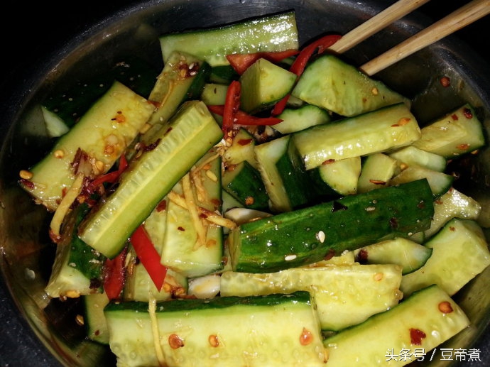 怎样凉拌黄瓜不放辣椒才好吃,凉拌黄瓜和木耳最好吃的做法