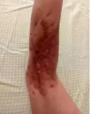 女医生为何不务正业在医院居然干起裁缝活?