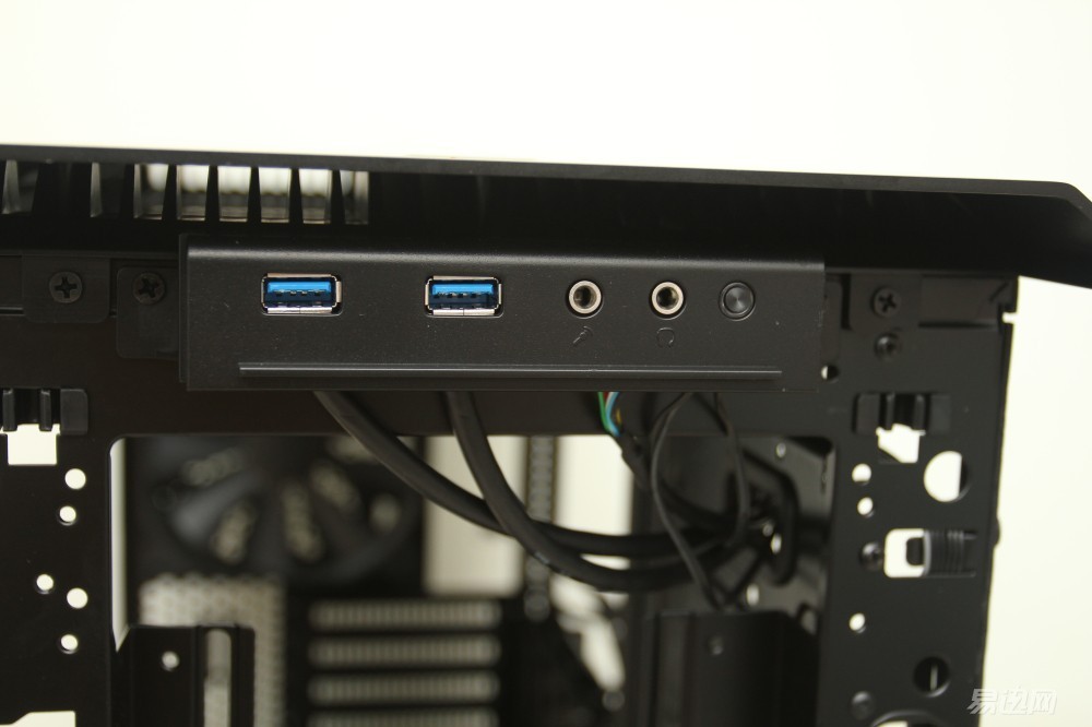 追风者515机箱可以装大主板吗,华擎b150装nvme