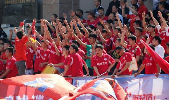 一座三线城市两个世界第一,拥有两支足球球队的城市