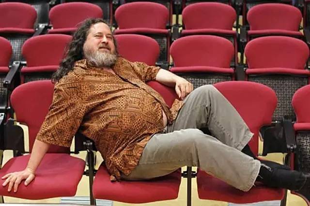 痛斥乔布斯,炮轰盖茨,自由软件之父最爱用中国上网本